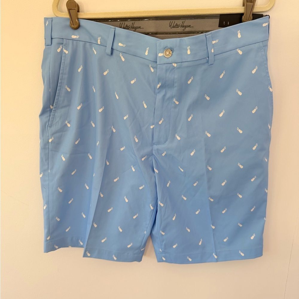 NWT Walter Hagen Golf Shorts light blue with golf clubs flat front size 36